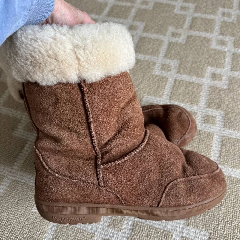 Bearpaw Suede Shearling Lined Short Winter Boots Warm Cozy Chestnut Brown Size 9